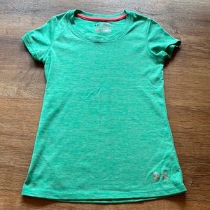 Girls Under Armour Tshirt. Size Youth Xsmall.